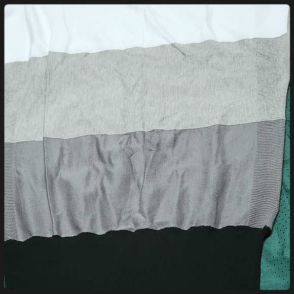 Men's Color Block Pullover Sweater - Picture 3 of 10